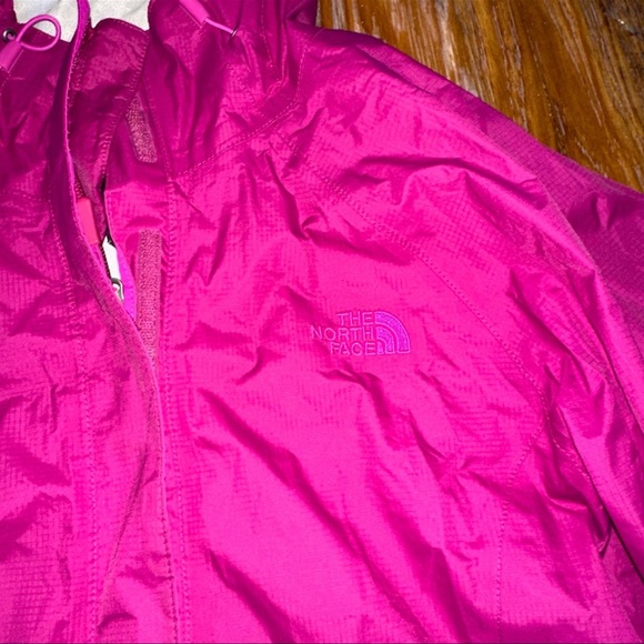 The North Face Women’s Hyvent 2.5L Windbreaker Rain Jacket - Picture 3 of 6